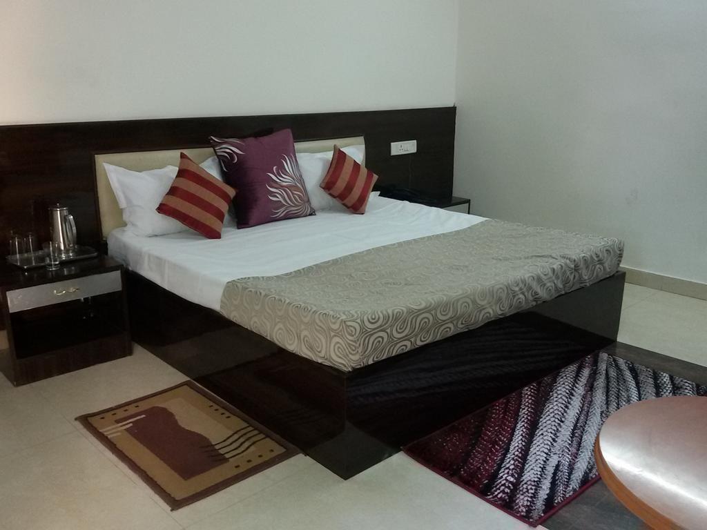 קאנפור Hotel Kanishka חדר תמונה